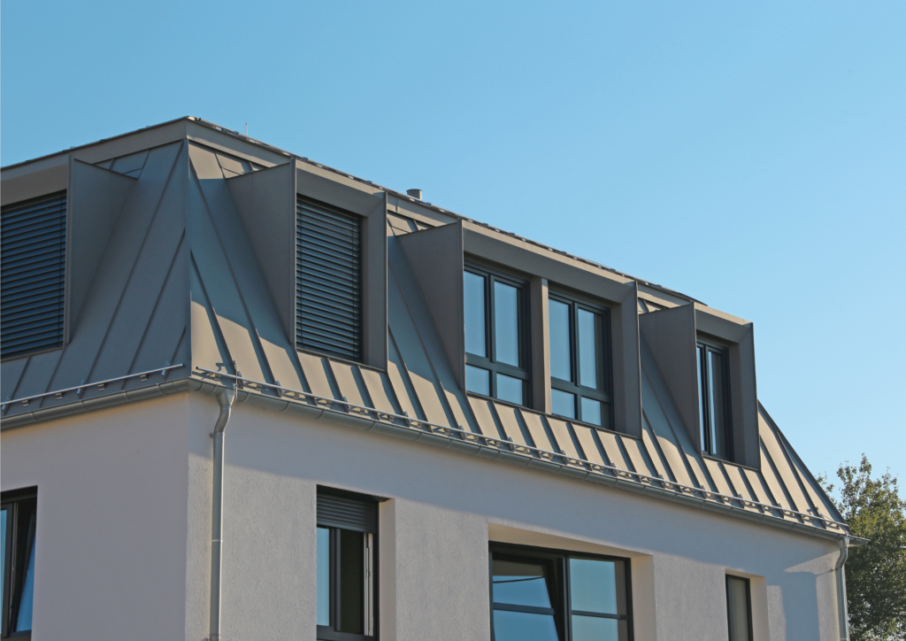 dakrenovatie met dakkapel isolatie bij een vrijstaand huis 